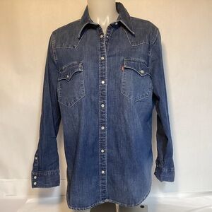 Levi’s Women’s Red Tab Denim Western Pearl Snap buttons size 1X long sleeve